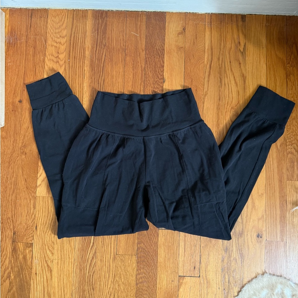 Athleta salutation jogger
